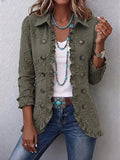 Chaqueta Coral con Bordado Floral y Acabados Fruncidos