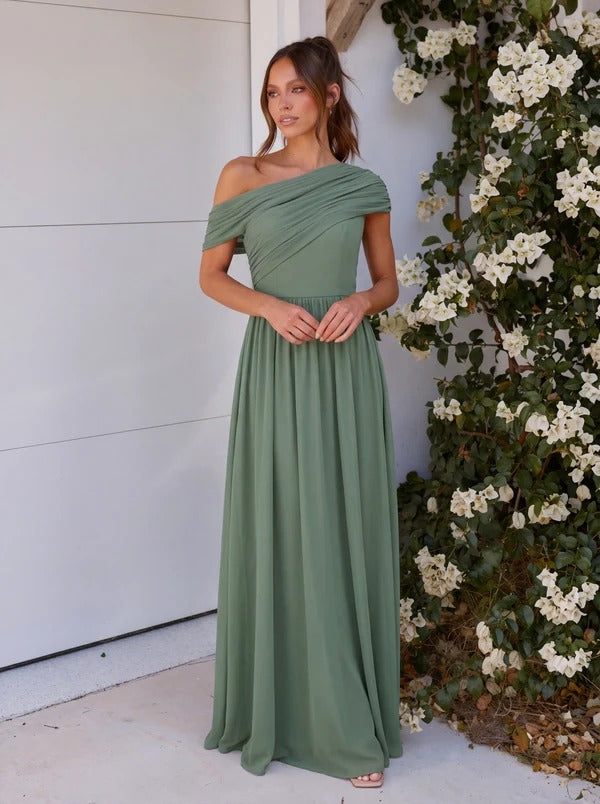 Sandra - Vestido largo asimétrico sin tirantes de corte A con detalle fruncido