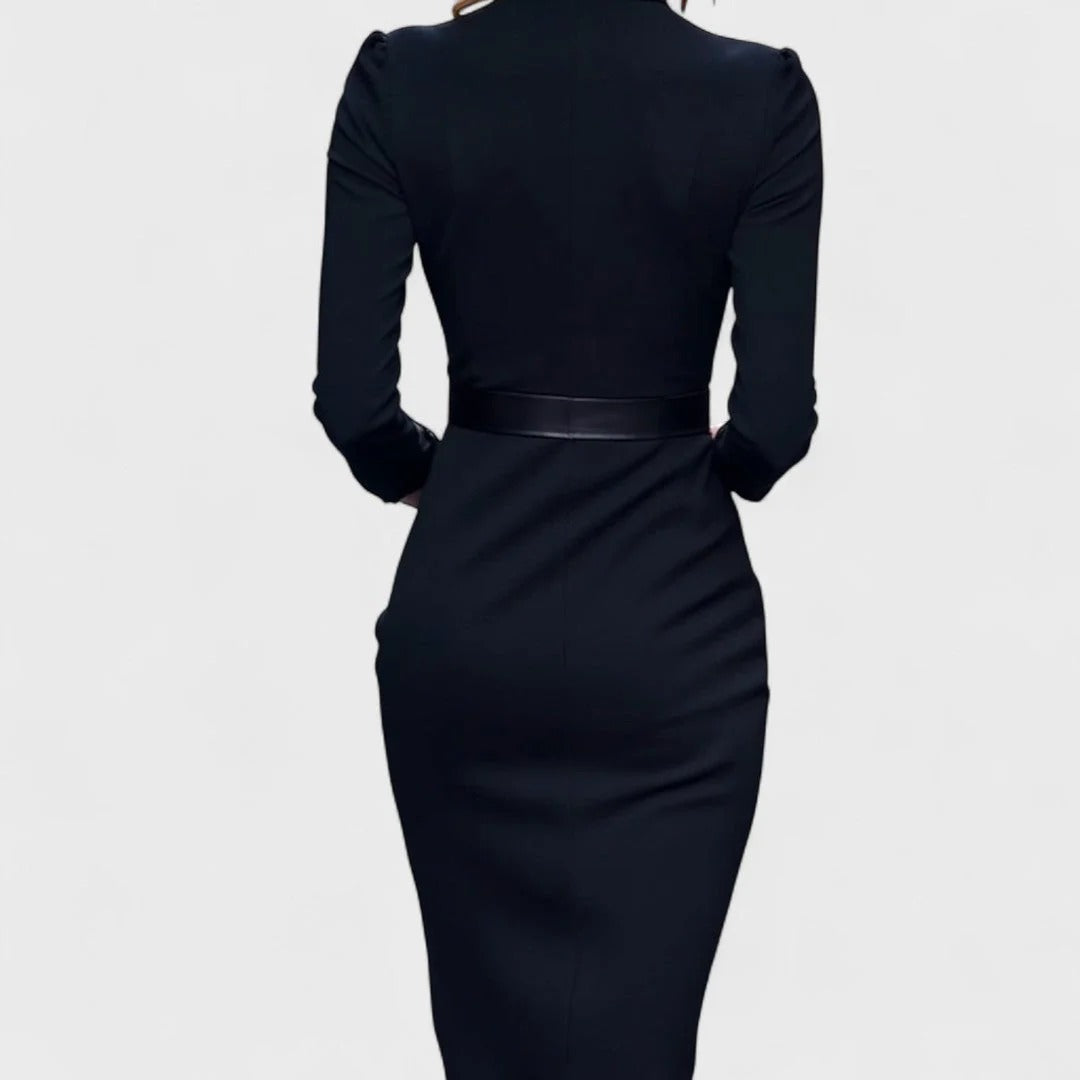 Vestido elegante para mujer con cinturón.