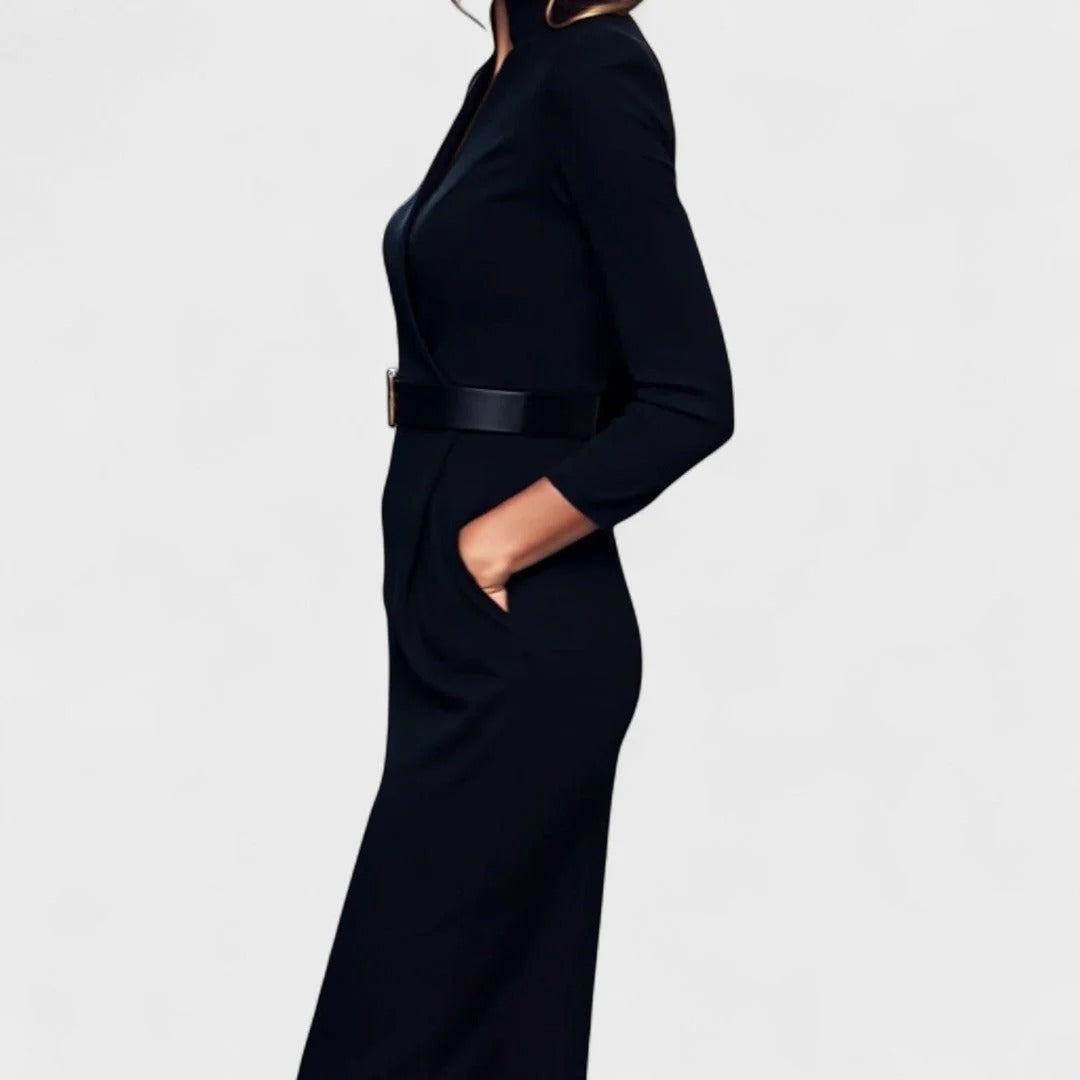 Vestido elegante para mujer con cinturón.