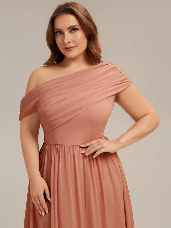 Sandra - Vestido largo asimétrico sin tirantes de corte A con detalle fruncido