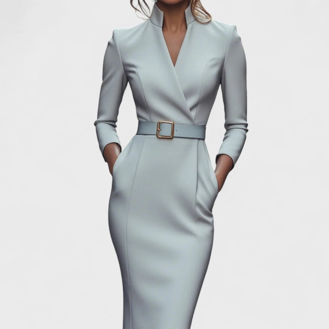 Vestido elegante para mujer con cinturón.